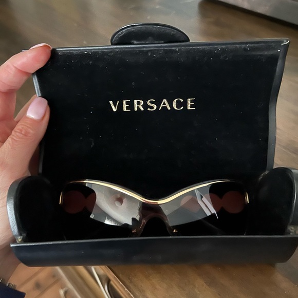 Versace womens sunglasses previously worn, gently used  see details below - Picture 2 of 8
